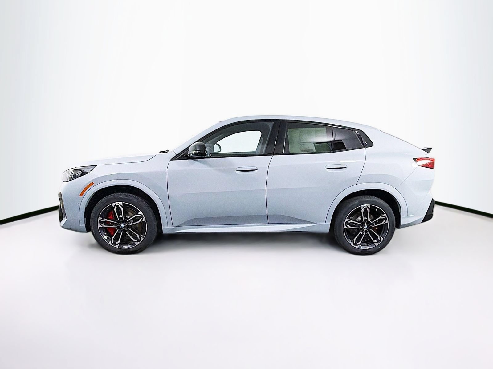 New 2026 BMW X2 xDrive28i w/ Technology Package AWD/4WD image 4