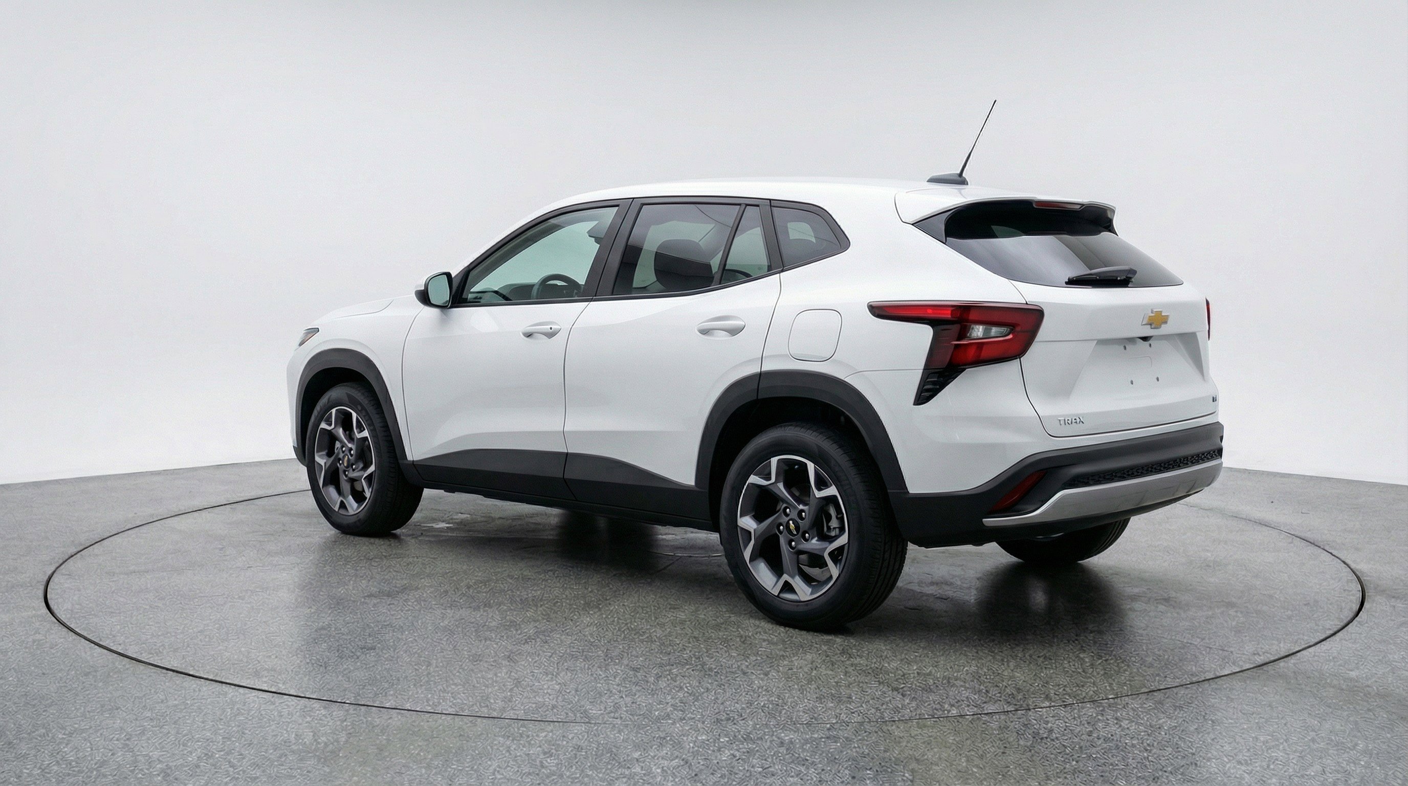 Used 2025 Chevrolet Trax LT w/ LT Convenience Package image 6