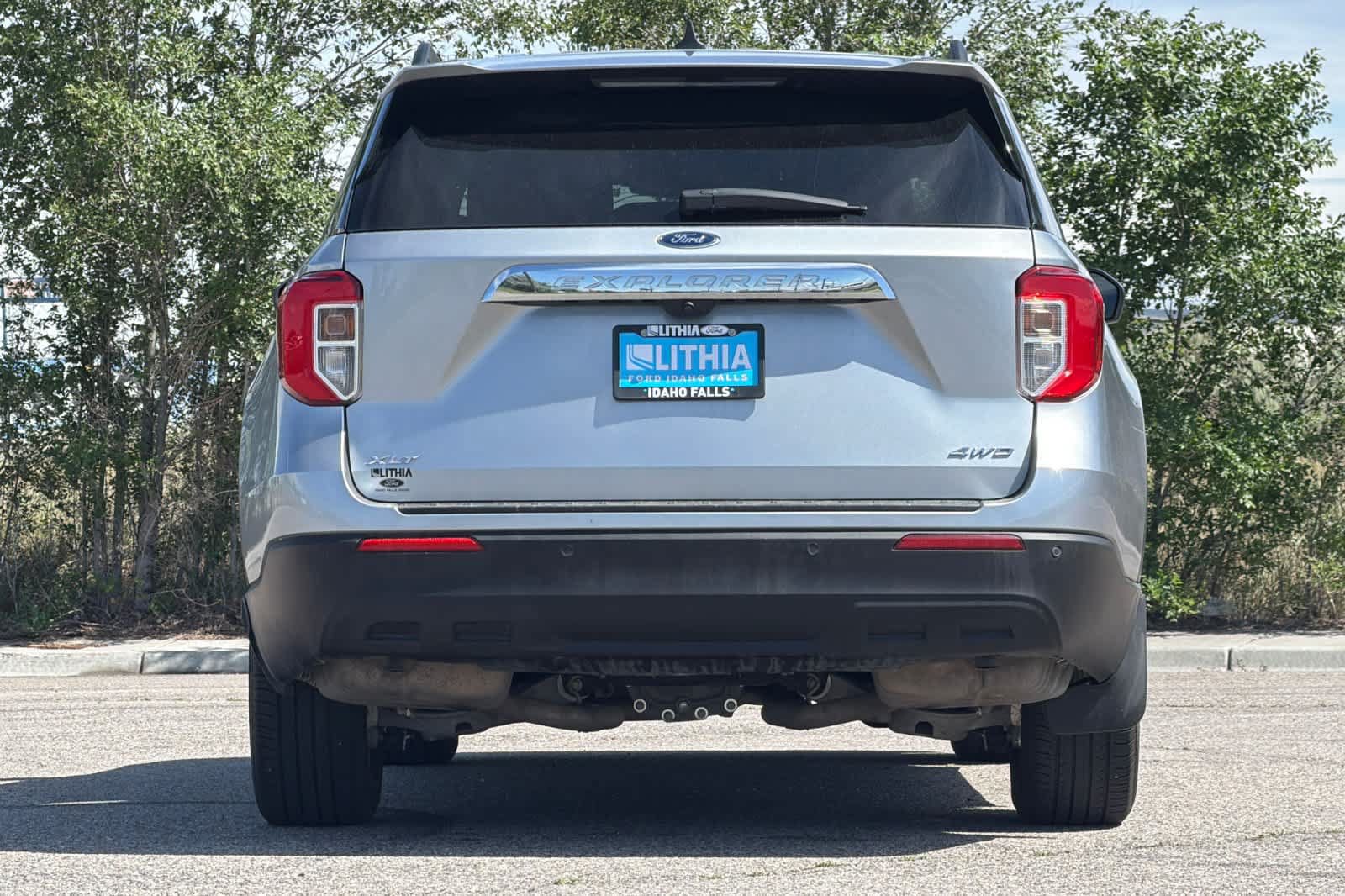 Used 2023 Ford Explorer XLT AWD/4WD image 7