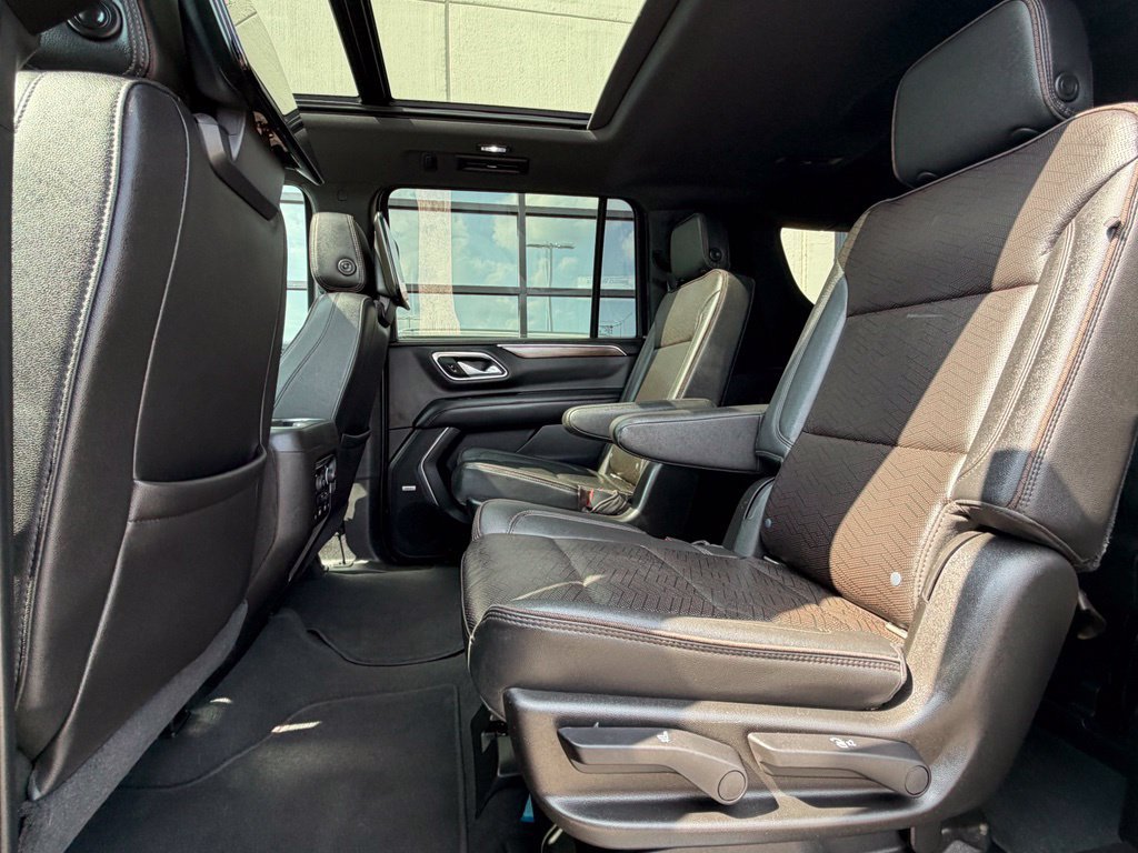Used 2021 Chevrolet Suburban High Country AWD/4WD image 23