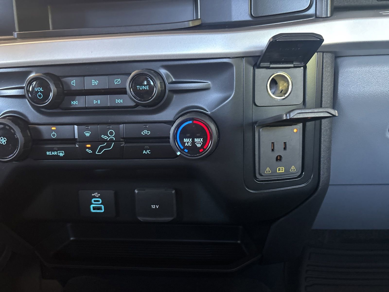 Used 2024 Ford F350 XLT w/ 360-Degree Camera Package AWD/4WD image 32