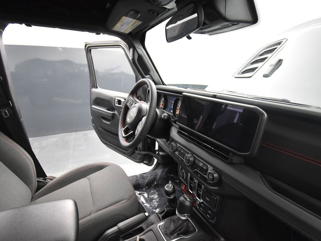 Used 2024 Jeep Wrangler Unlimited Rubicon w/ Convenience Group image 17