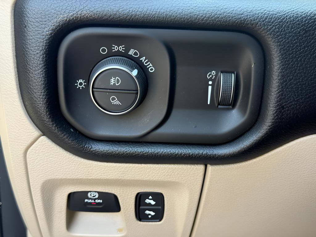 Used 2021 RAM 1500 Big Horn image 25