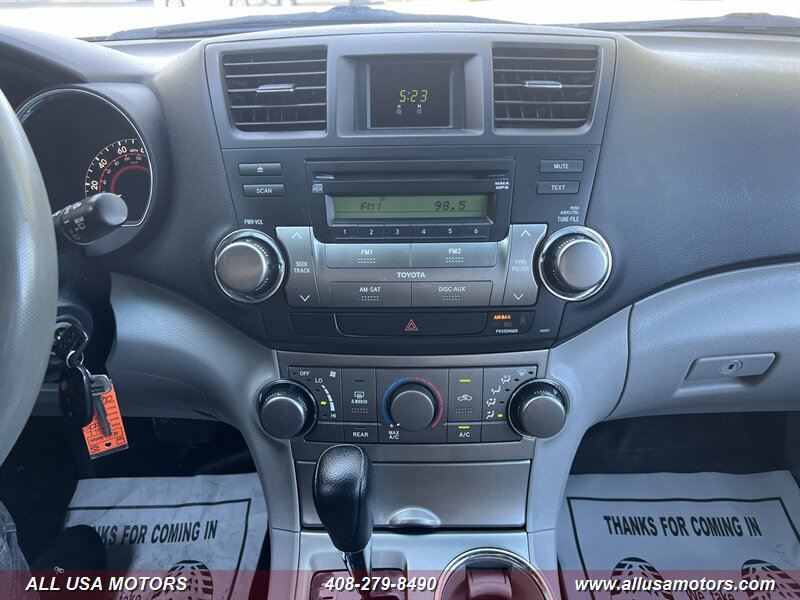 Used 2011 Toyota Highlander 4WD w/ Cold Weather Pkg image 38