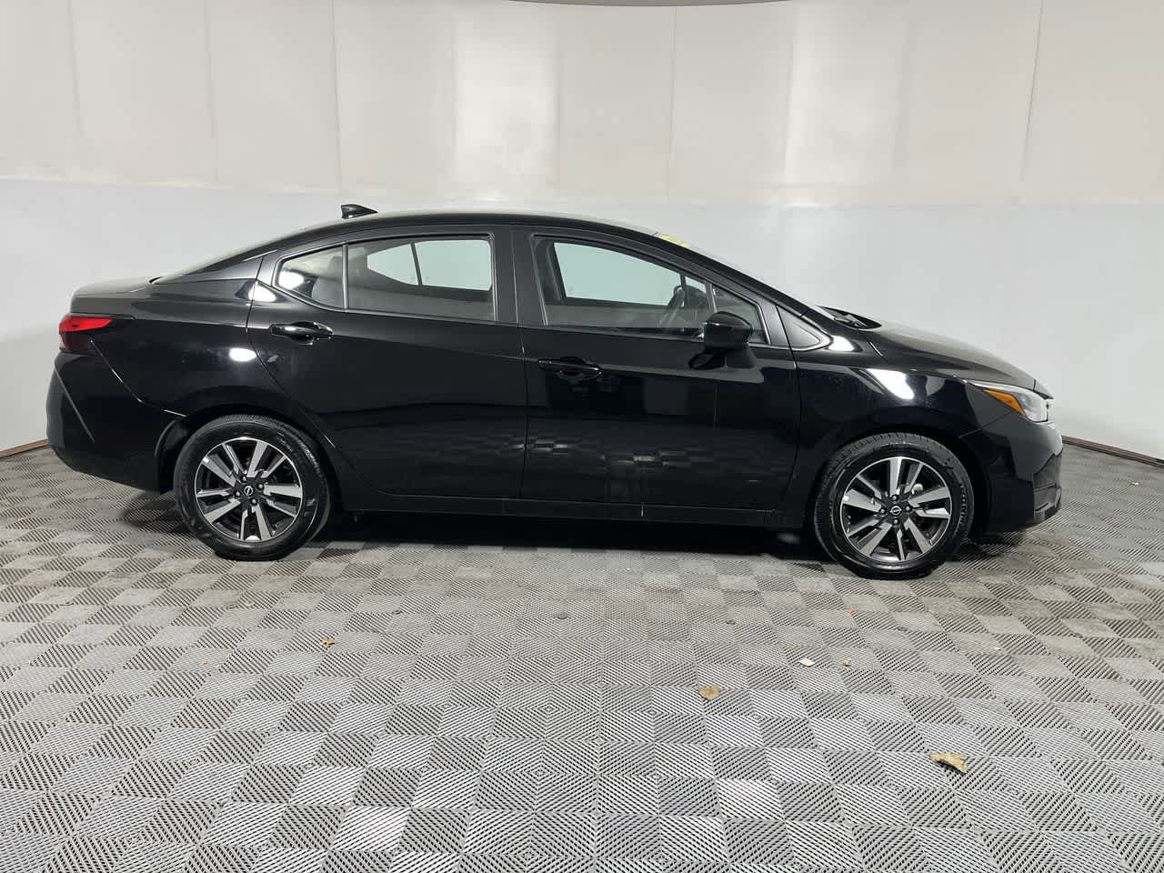 Used 2025 Nissan Versa SV FWD image 9