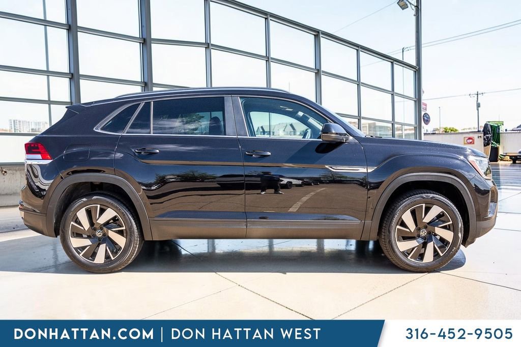Used 2024 Volkswagen Atlas Cross Sport SE FWD image 31
