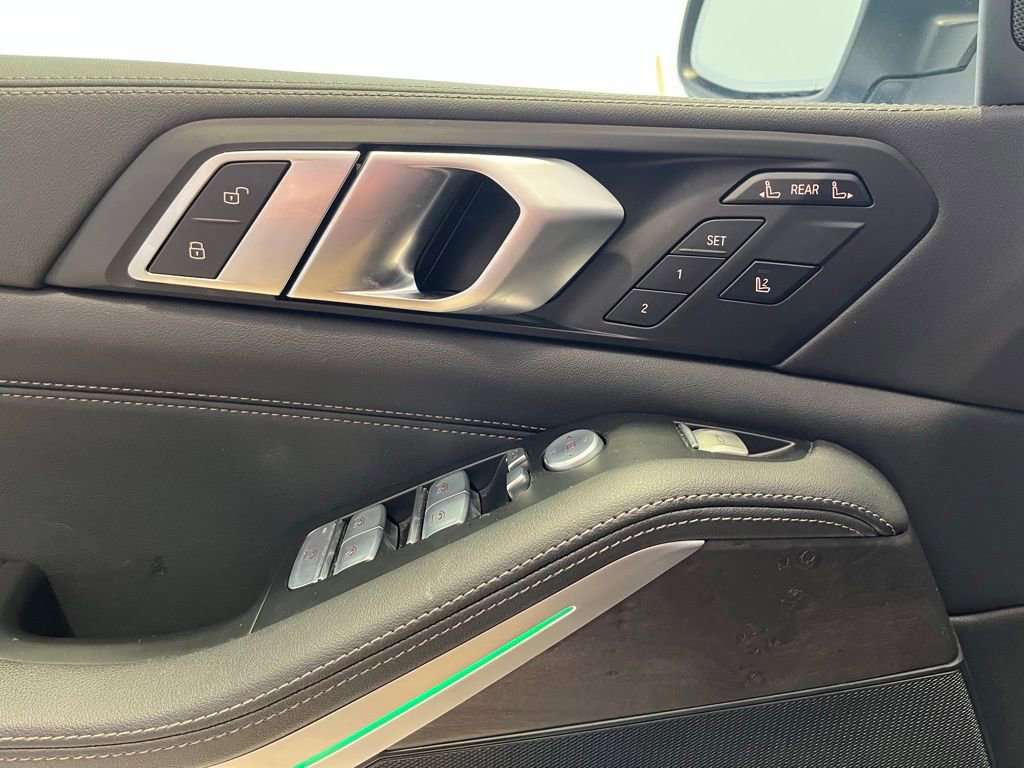 Used 2023 BMW X7 xDrive40i w/ Parking Assistance Package image 19
