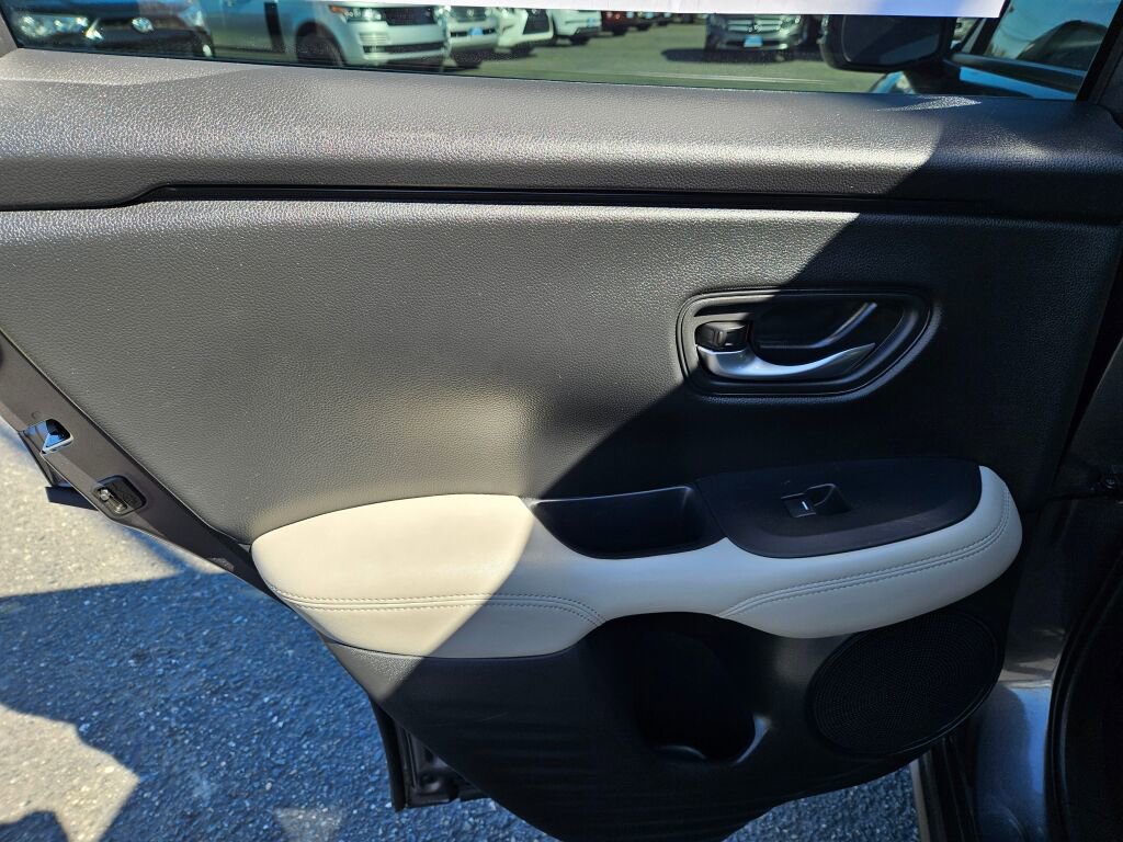 Used 2023 Honda HR-V LX image 13