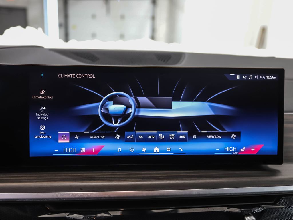 Certified 2025 BMW X5 xDrive50e image 19