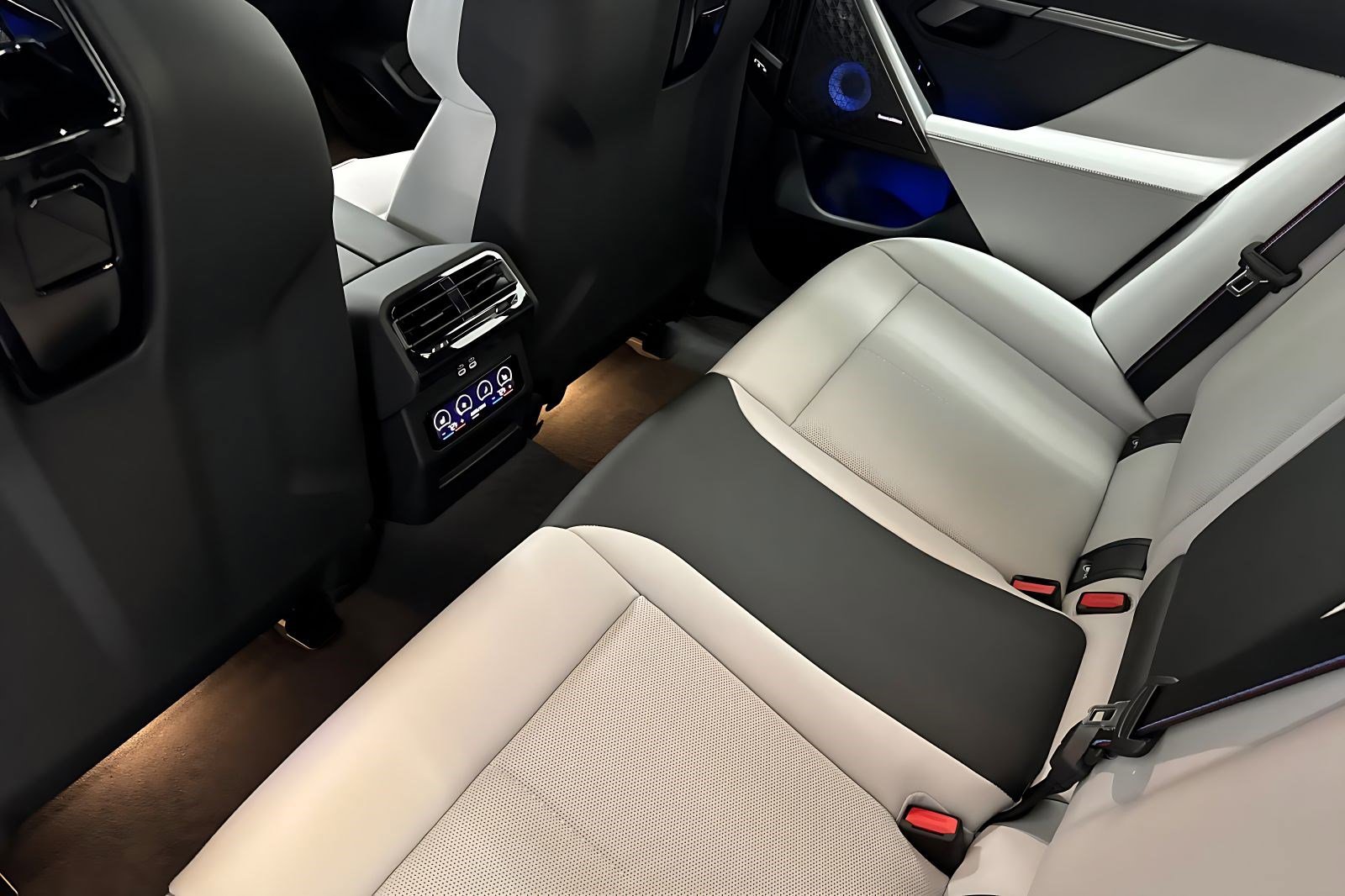 New 2026 BMW M5 w/ Carbon Package image 21