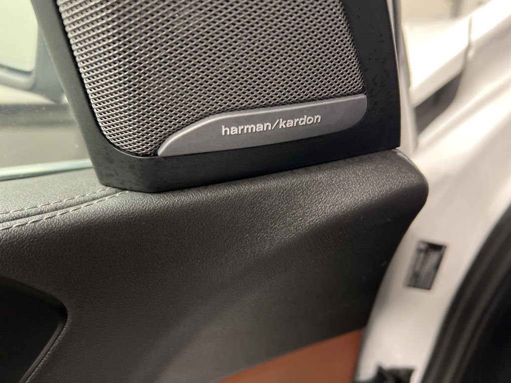 Used 2023 BMW X7 xDrive40i w/ Premium Package image 29