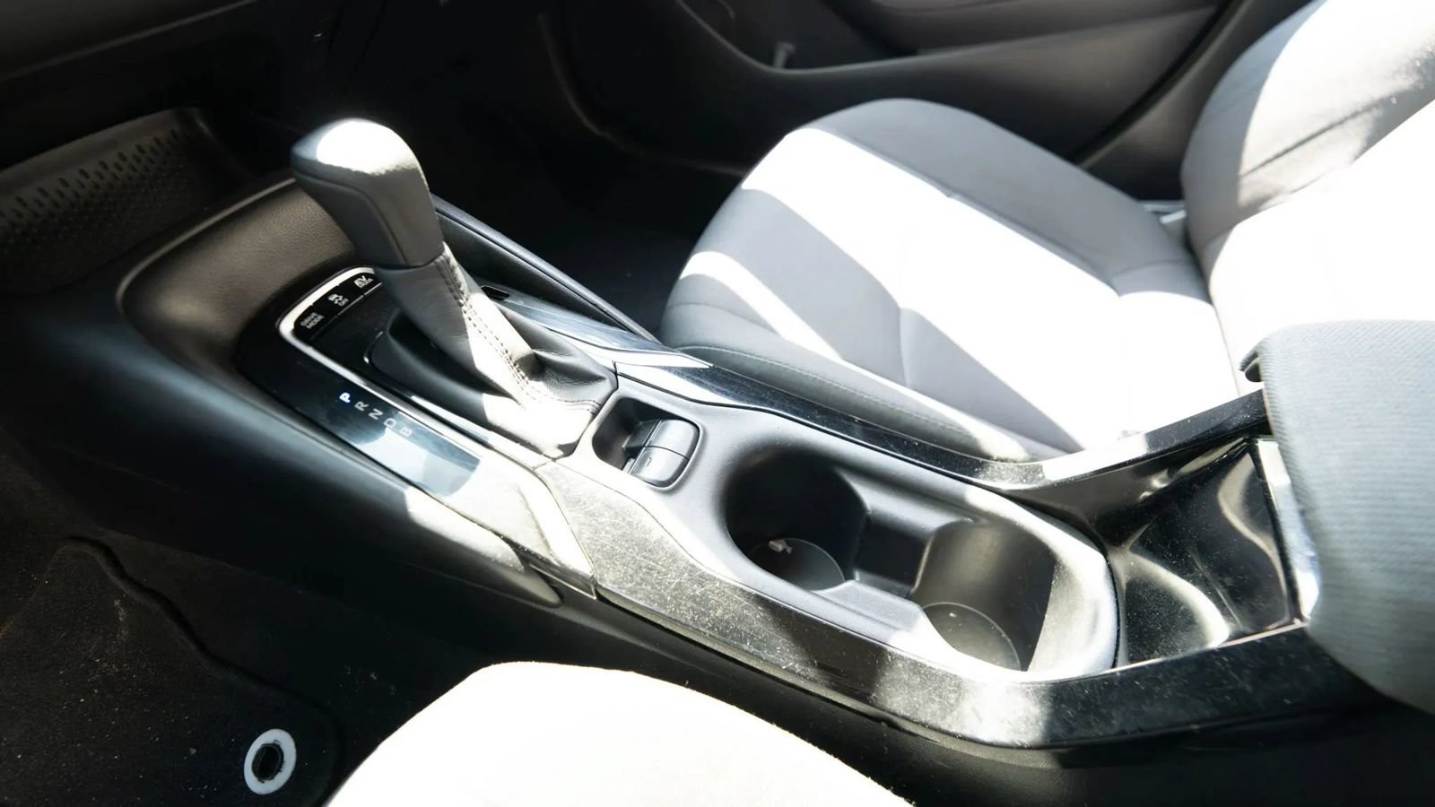 Used 2021 Toyota Corolla LE FWD image 35