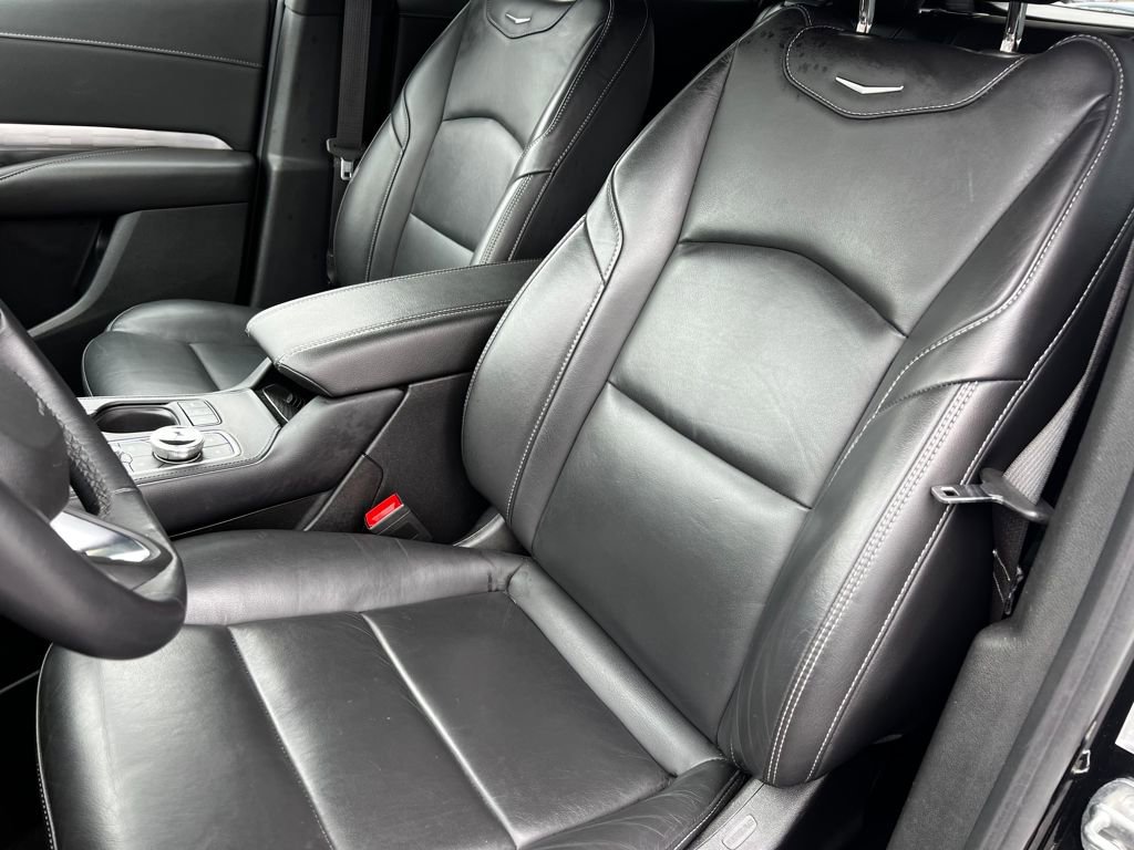 Used 2024 Cadillac XT4 Premium Luxury image 11