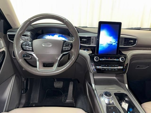 Used 2021 Ford Explorer Platinum w/ Equipment Group 601A AWD/4WD image 15