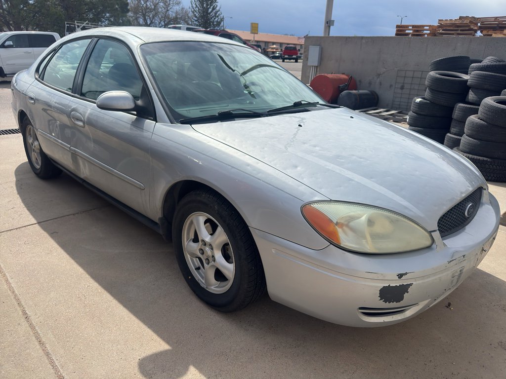 Used 2004 Ford Taurus SES FWD image 2