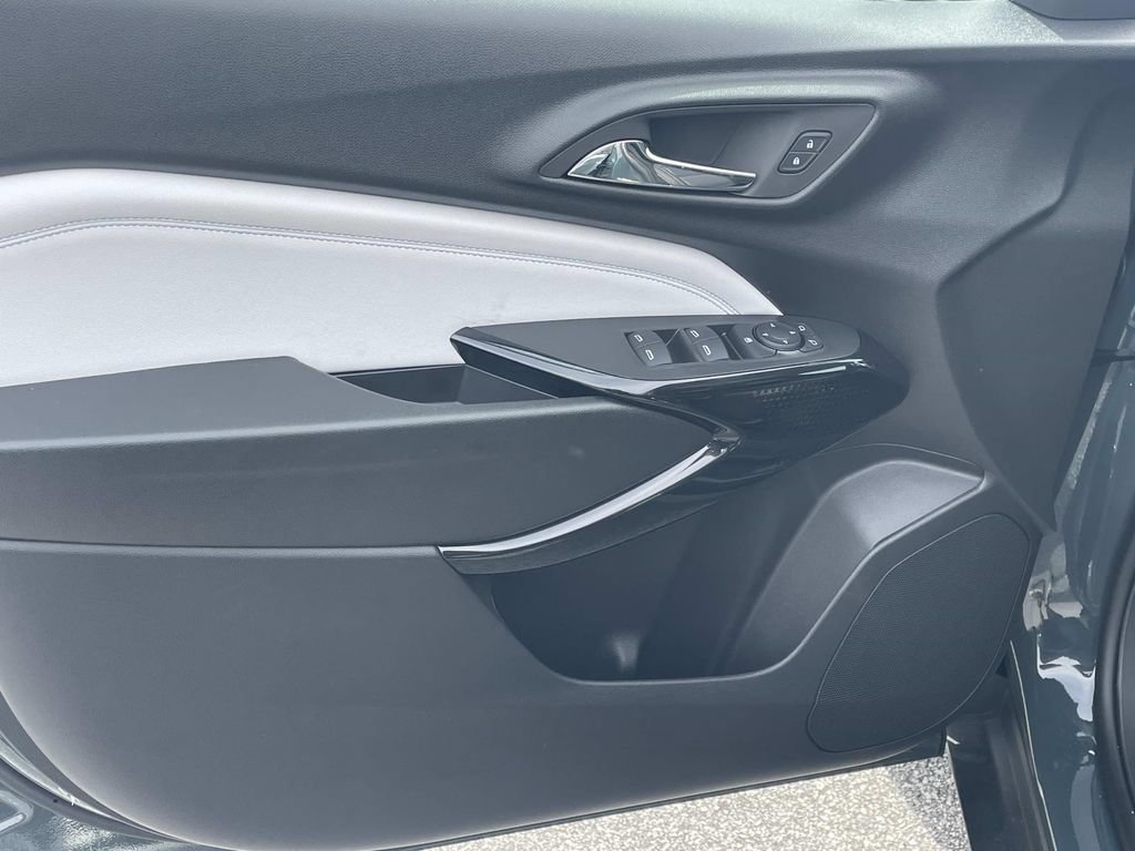 New 2026 Chevrolet Trax LT w/ Sunroof Package FWD image 13