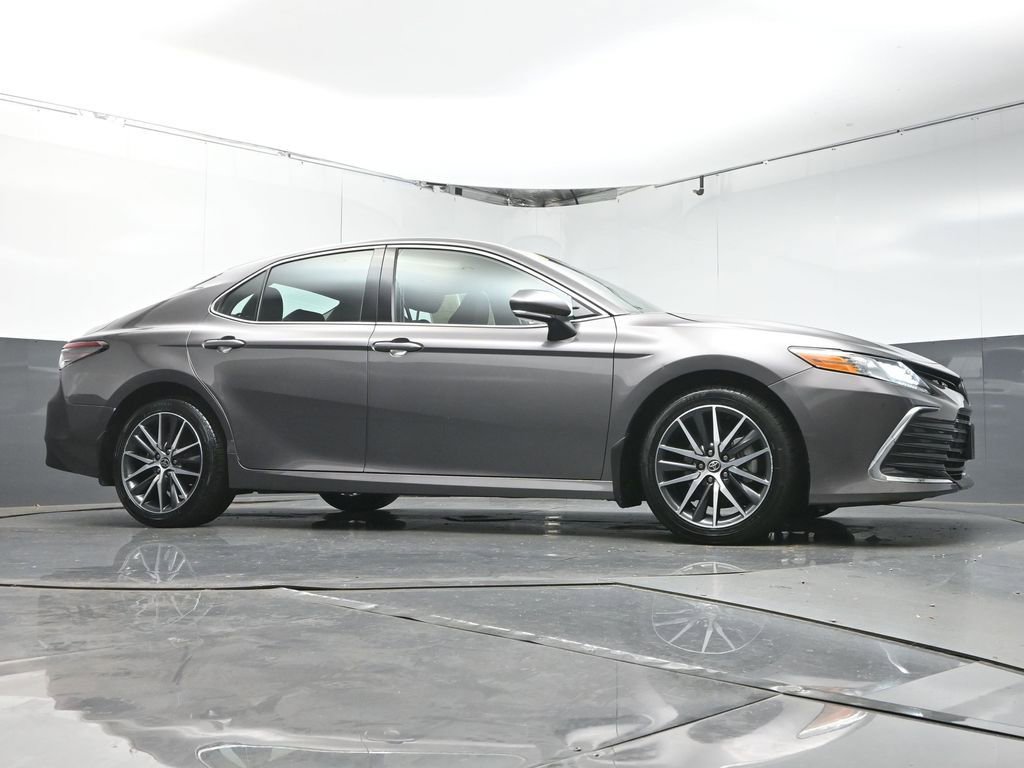Used 2023 Toyota Camry XLE w/ Cold Weather Package image 28
