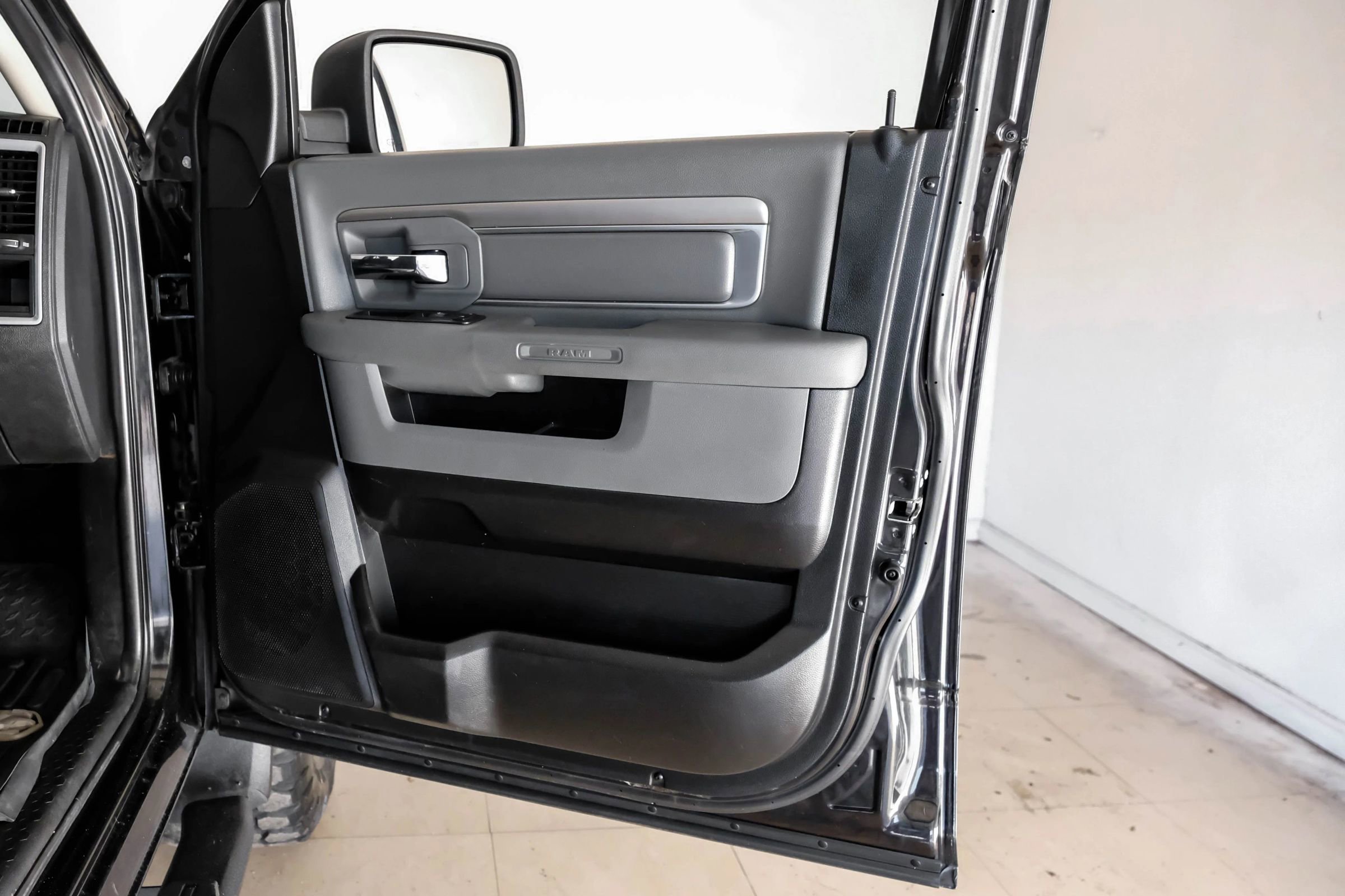 Used 2019 RAM 1500 Classic SLT image 40