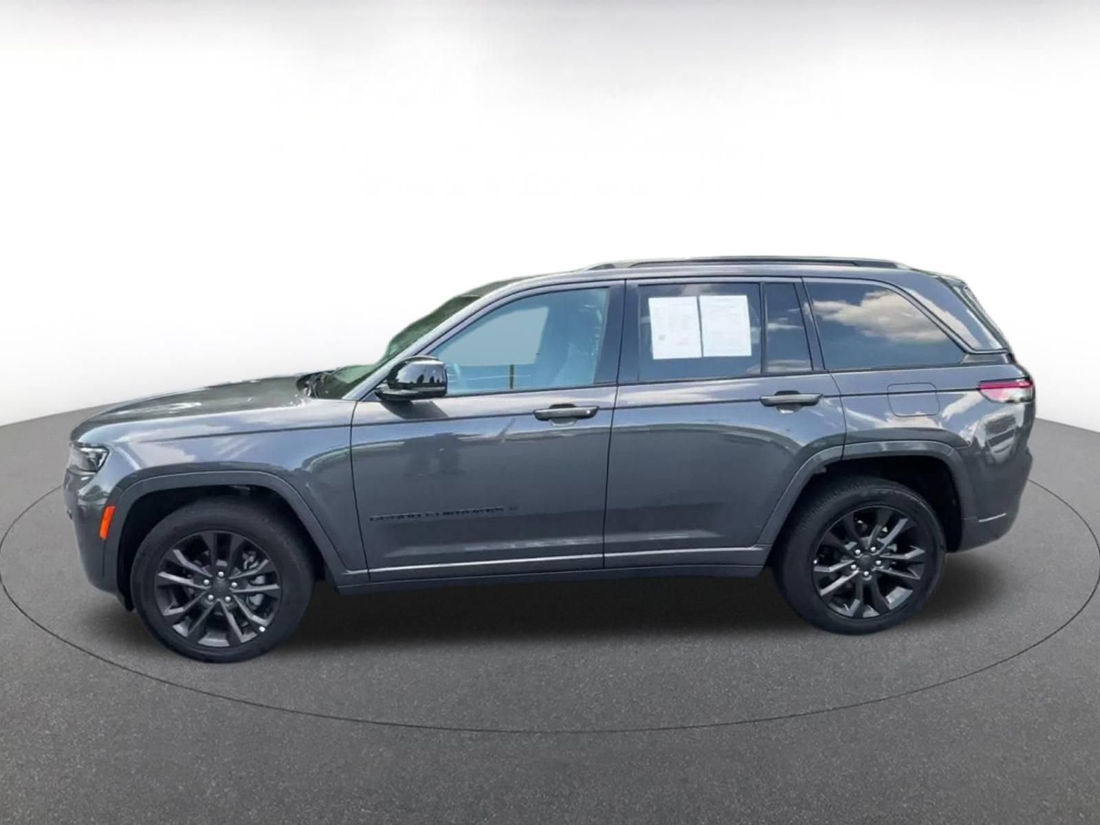 Used 2026 Jeep Grand Cherokee Limited AWD/4WD image 8