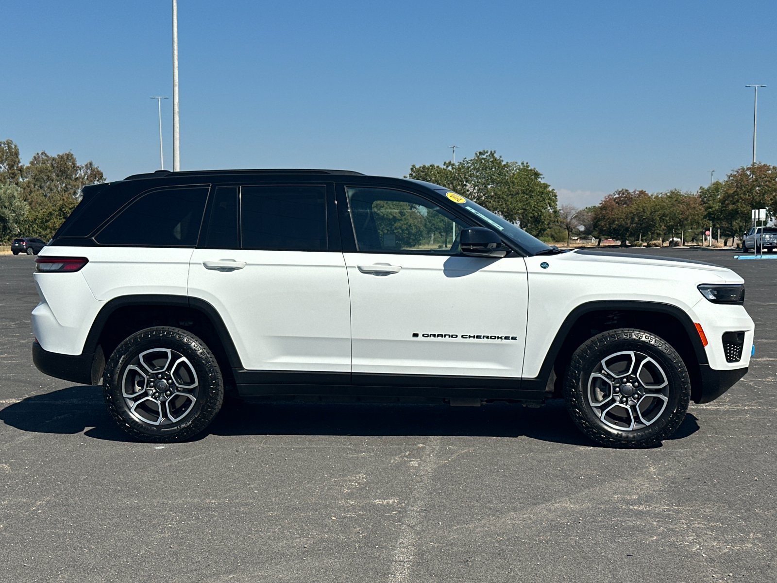 Used 2023 Jeep Grand Cherokee Trailhawk w/ Luxury Tech Group III AWD/4WD image 3
