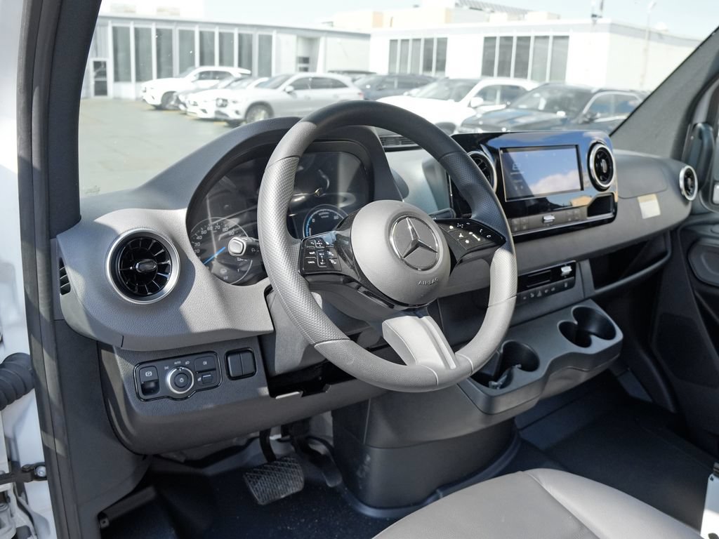 New 2025 Mercedes-Benz eSprinter 170 Cargo image 11