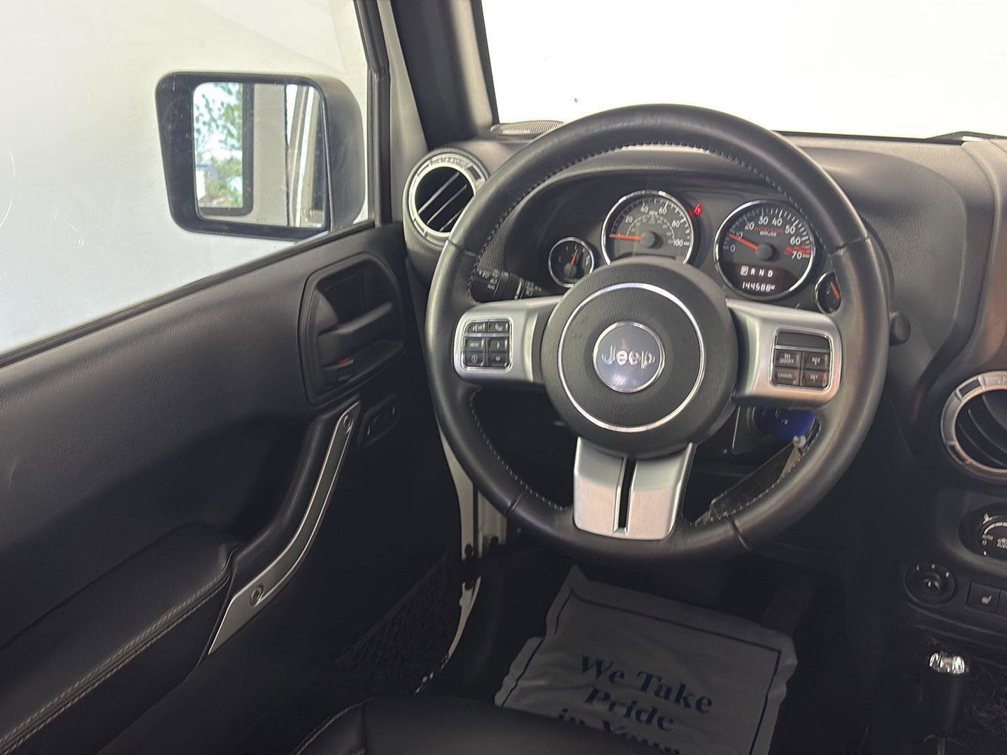 Used 2017 Jeep Wrangler Unlimited Rubicon AWD/4WD image 15