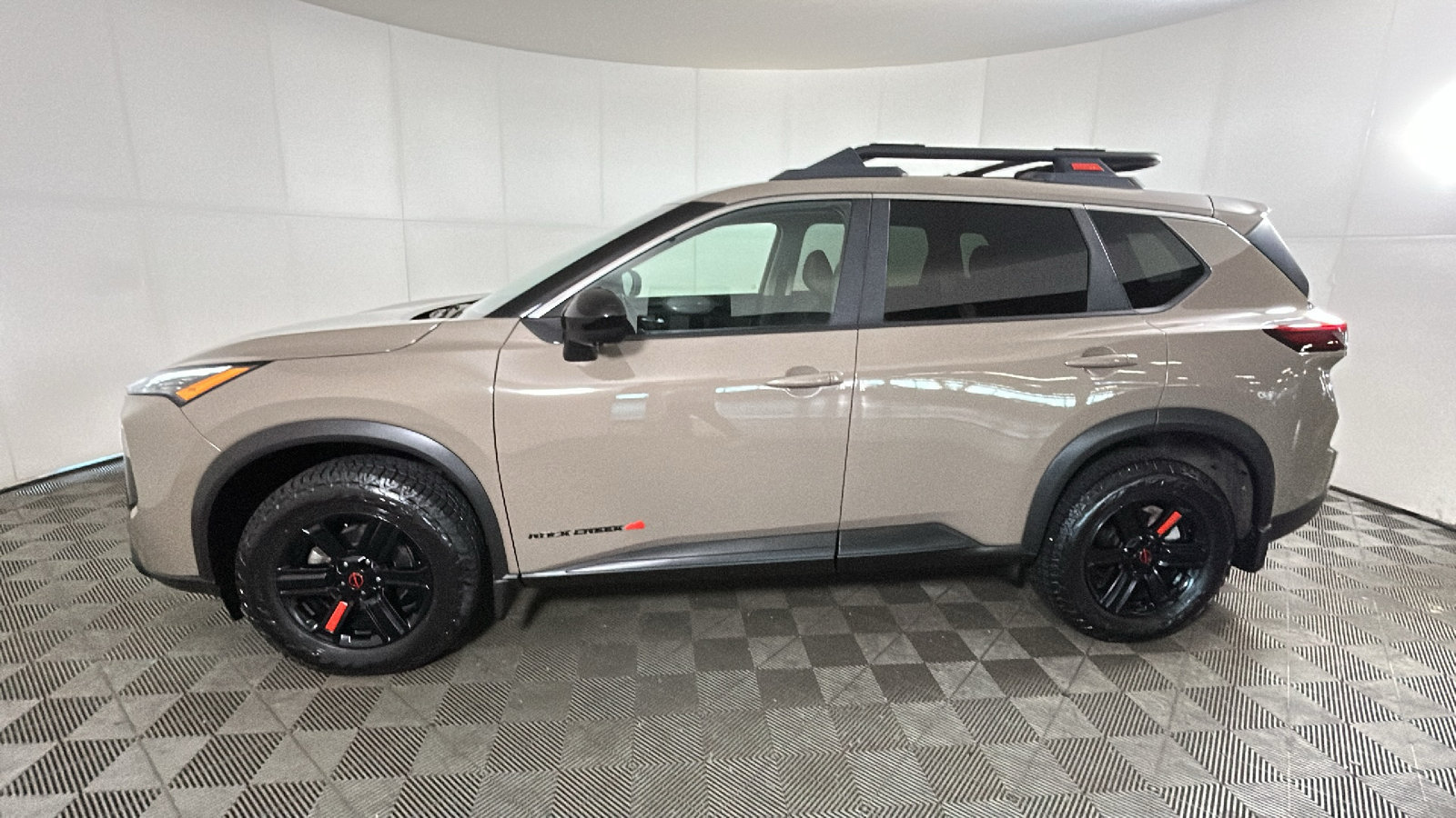 Used 2025 Nissan Rogue SV AWD/4WD image 7