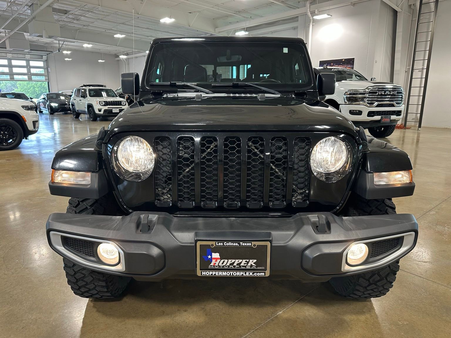Used 2022 Jeep Gladiator Sport AWD/4WD image 2