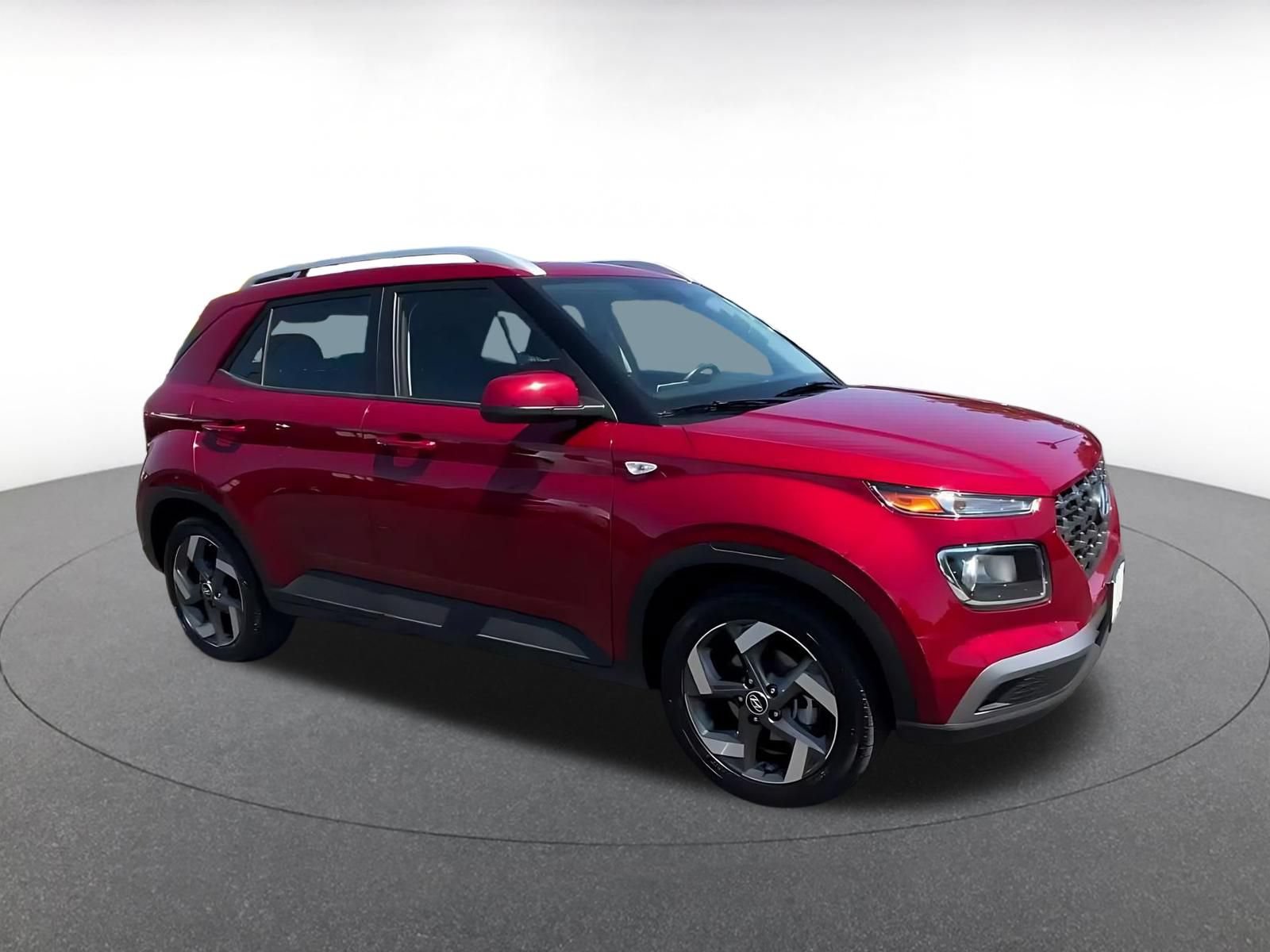 Used 2025 Hyundai Venue SEL FWD image 2