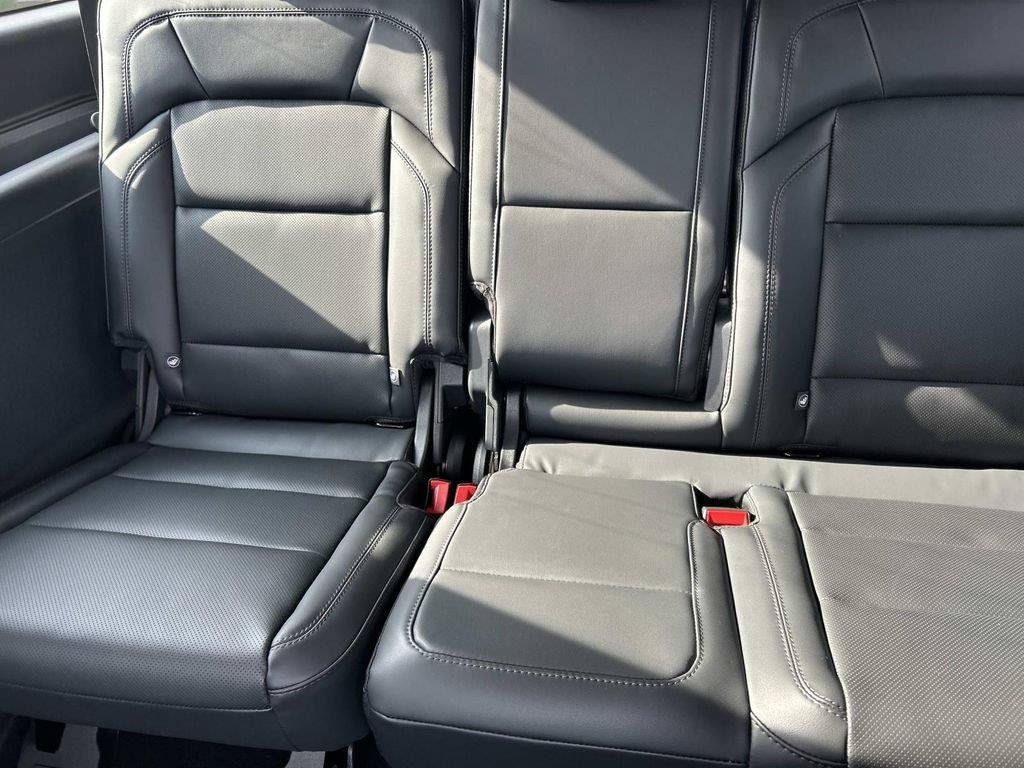 New 2026 Lincoln Navigator L Premier AWD/4WD image 16