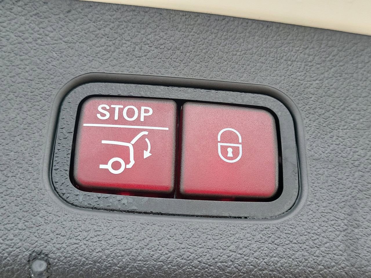 Certified 2024 Mercedes-Benz GLC 300 image 9