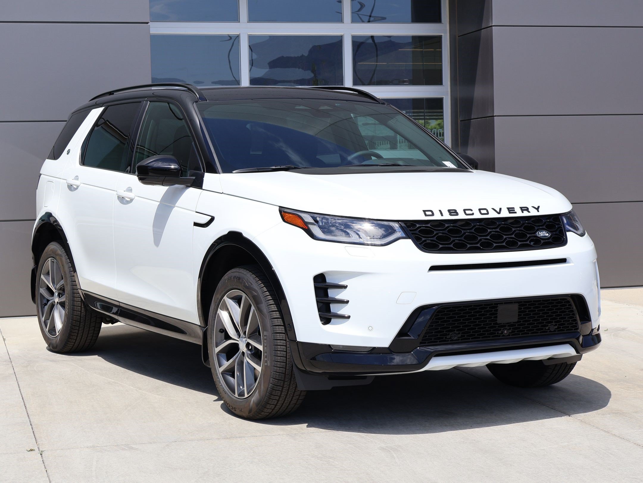 New 2026 Land Rover Discovery Sport Landmark AWD/4WD image 3
