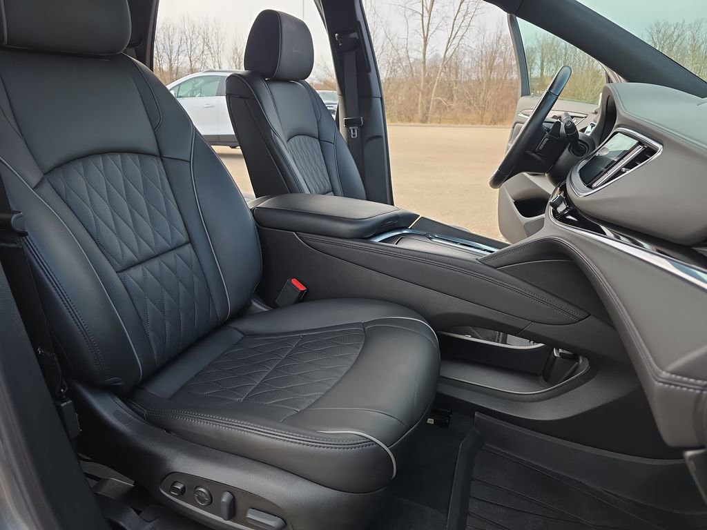 Used 2023 Buick Enclave Avenir w/ Avenir Technology Package image 10