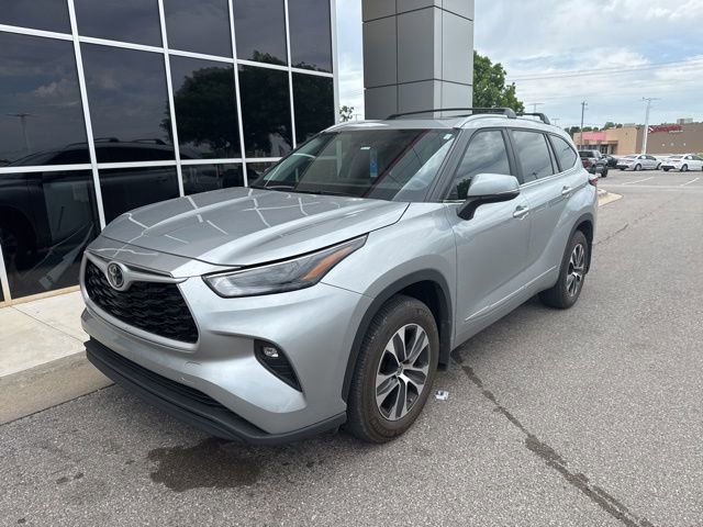 Used 2023 Toyota Highlander XLE