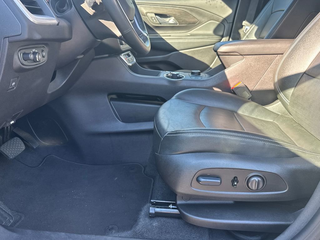 Certified 2024 GMC Terrain SLT image 10