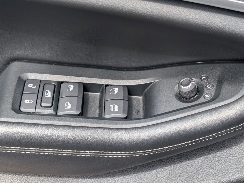 Used 2024 Jeep Grand Cherokee L Limited w/ Luxury Tech Group II image 11