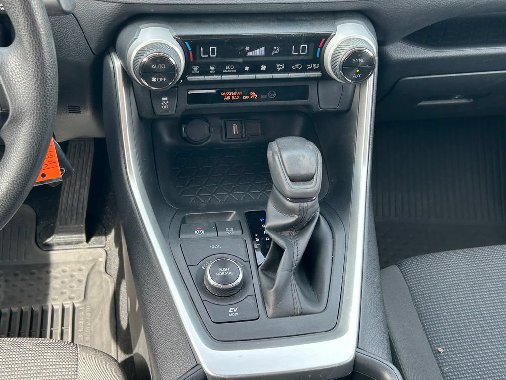 Used 2022 Toyota RAV4 LE AWD/4WD image 21