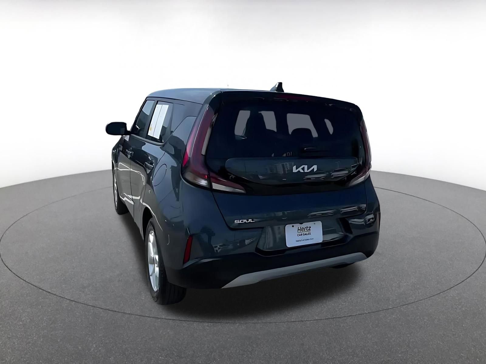 Used 2025 Kia Soul LX w/ LX Technology Package FWD image 11
