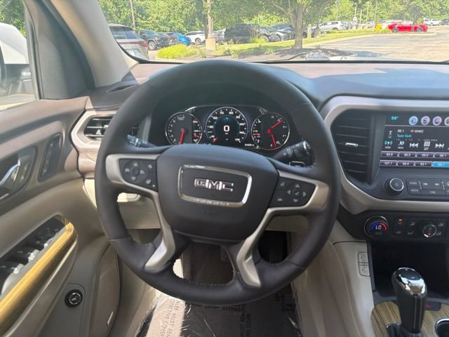 Used 2017 GMC Acadia Denali w/ Technology Package FWD image 15