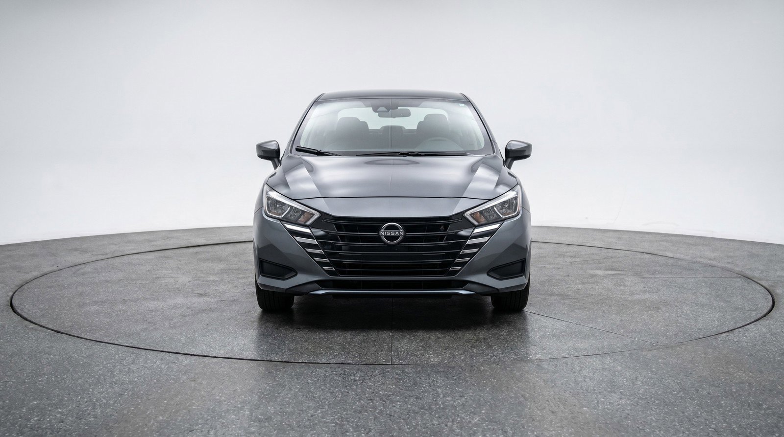 Used 2025 Nissan Versa SV image 2