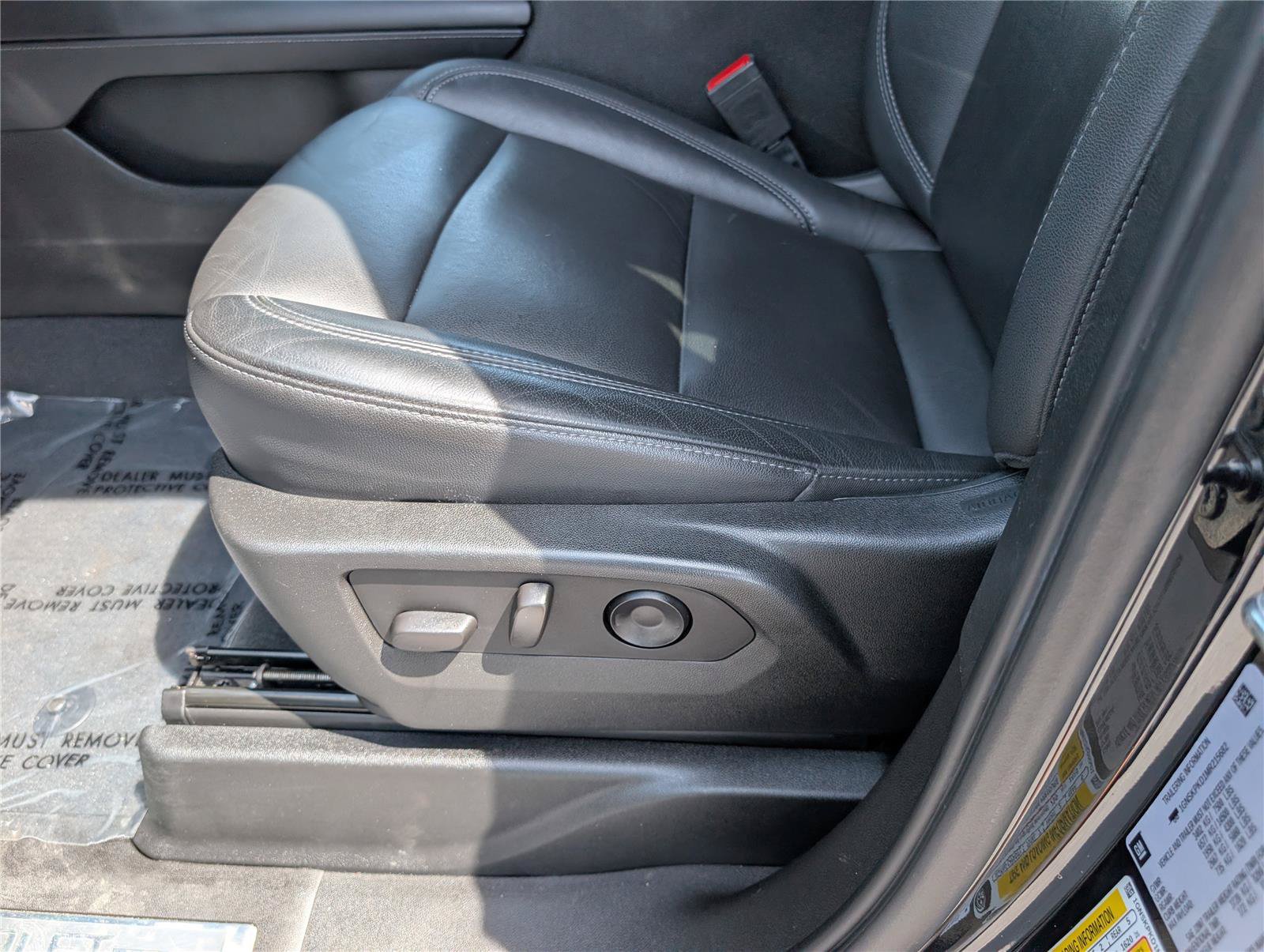 Used 2021 Chevrolet Tahoe Z71 w/ Z71 Off-Road Package AWD/4WD image 23