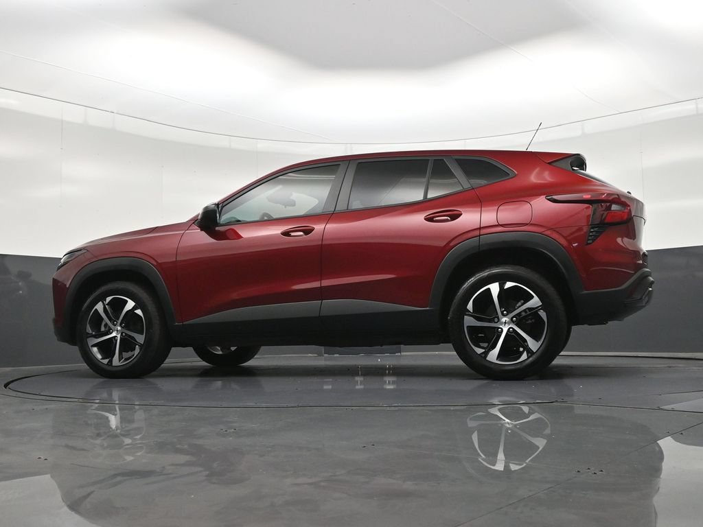 Used 2025 Chevrolet Trax RS FWD image 24