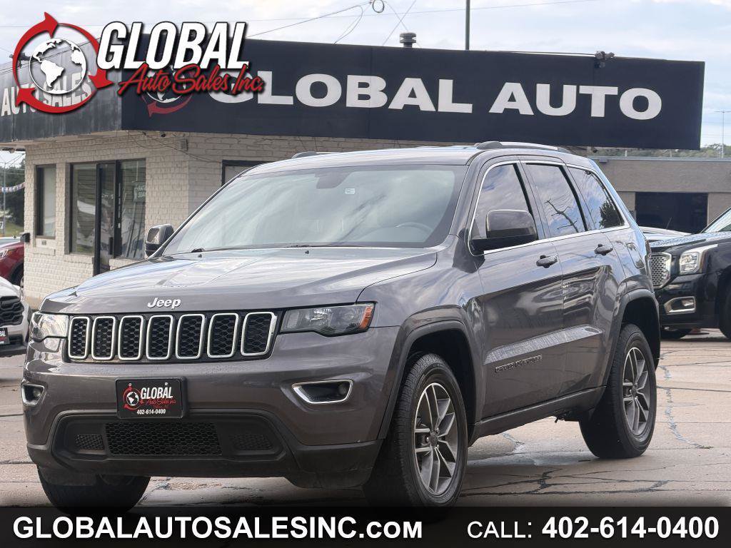 Used 2020 Jeep Grand Cherokee Laredo w/ 18" Wheel & 8.4" Radio Group AWD/4WD image 1