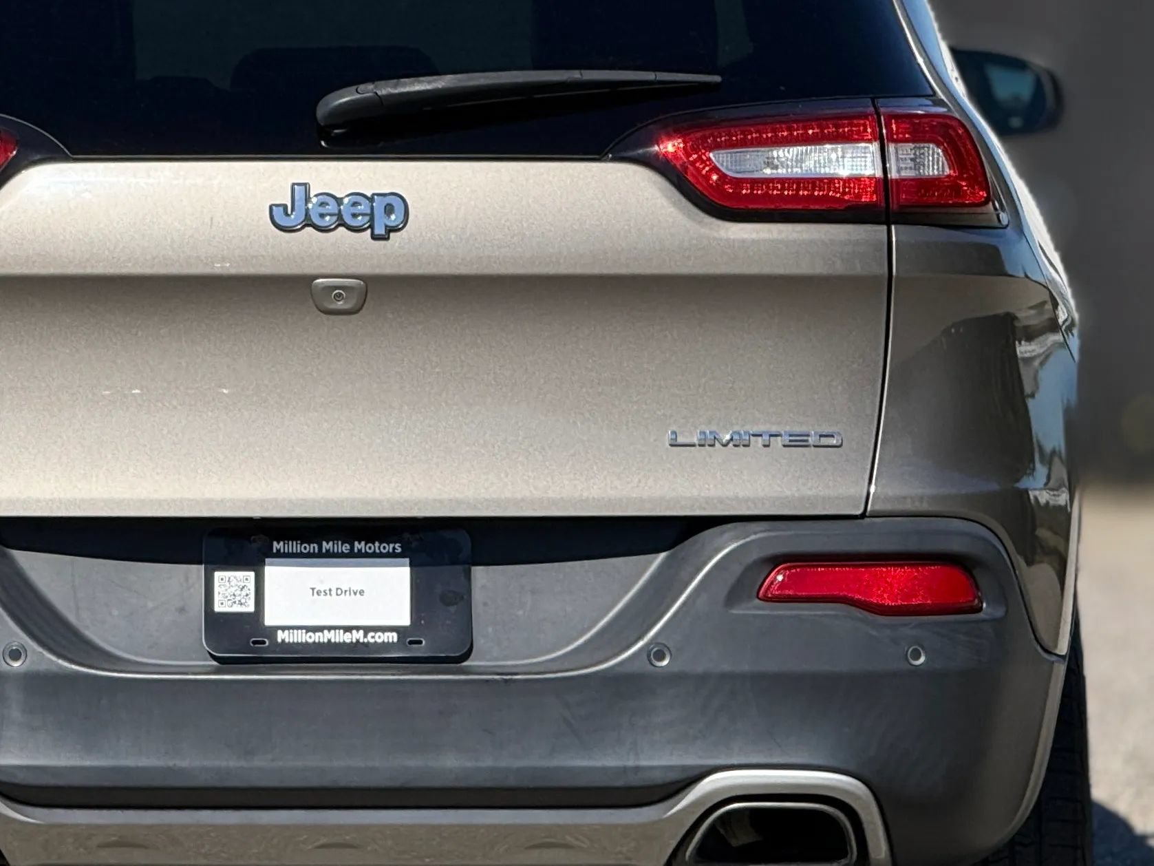 Used 2017 Jeep Cherokee Limited AWD/4WD image 14