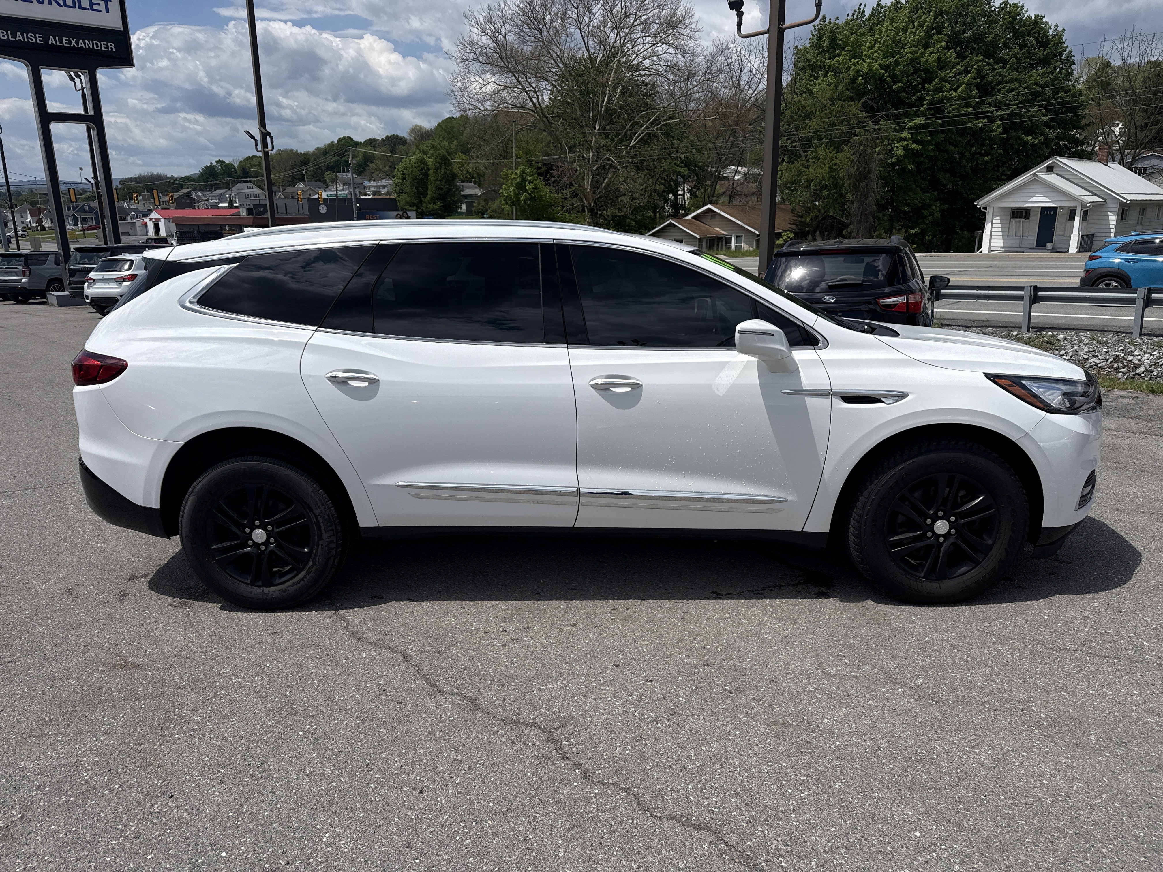 Used 2018 Buick Enclave Premium AWD/4WD image 2