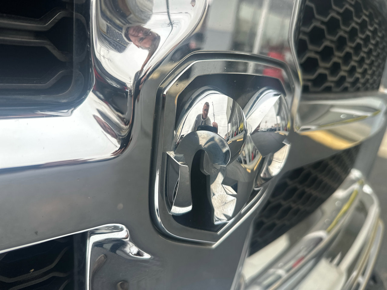 Used 2018 RAM 2500 Tradesman w/ Chrome Appearance Group image 4