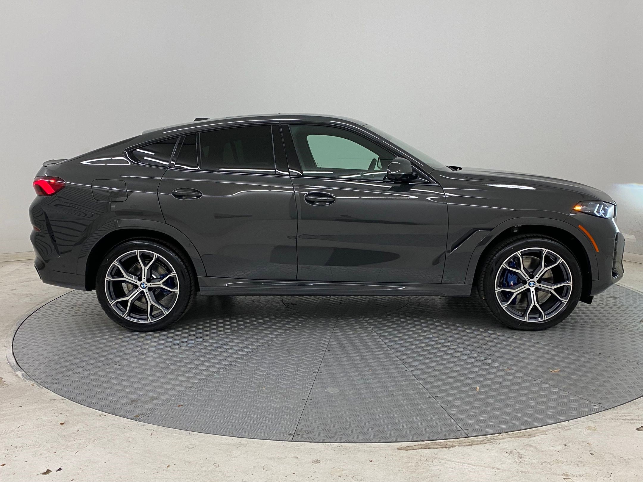 New 2026 BMW X6 xDrive40i w/ Climate Comfort Package image 7