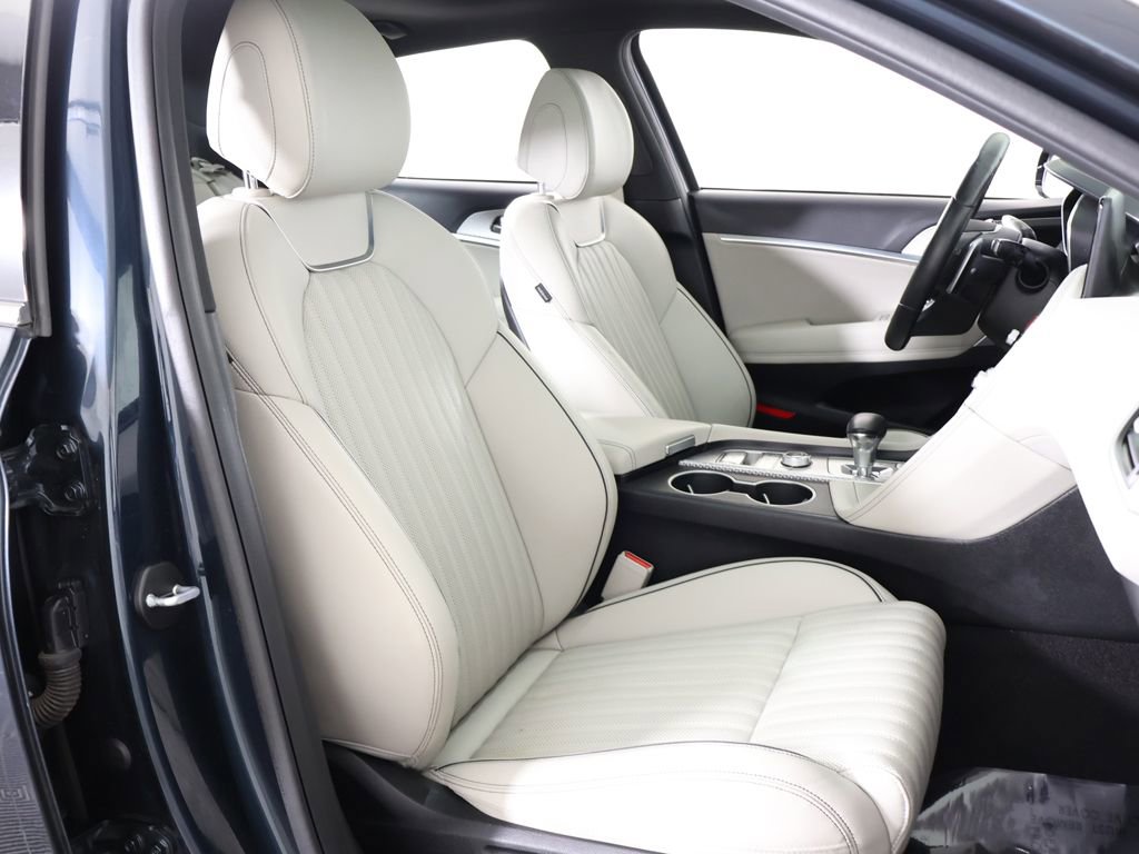 Used 2023 Genesis G70 2.0T w/ Sport Prestige Package image 35