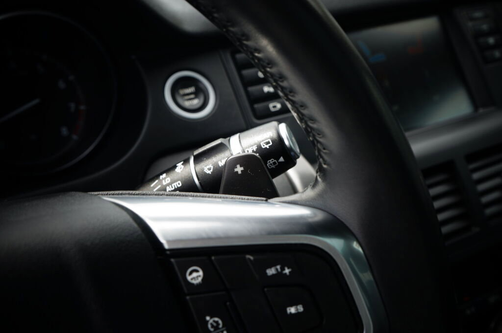 Used 2019 Land Rover Discovery Sport HSE AWD/4WD image 27