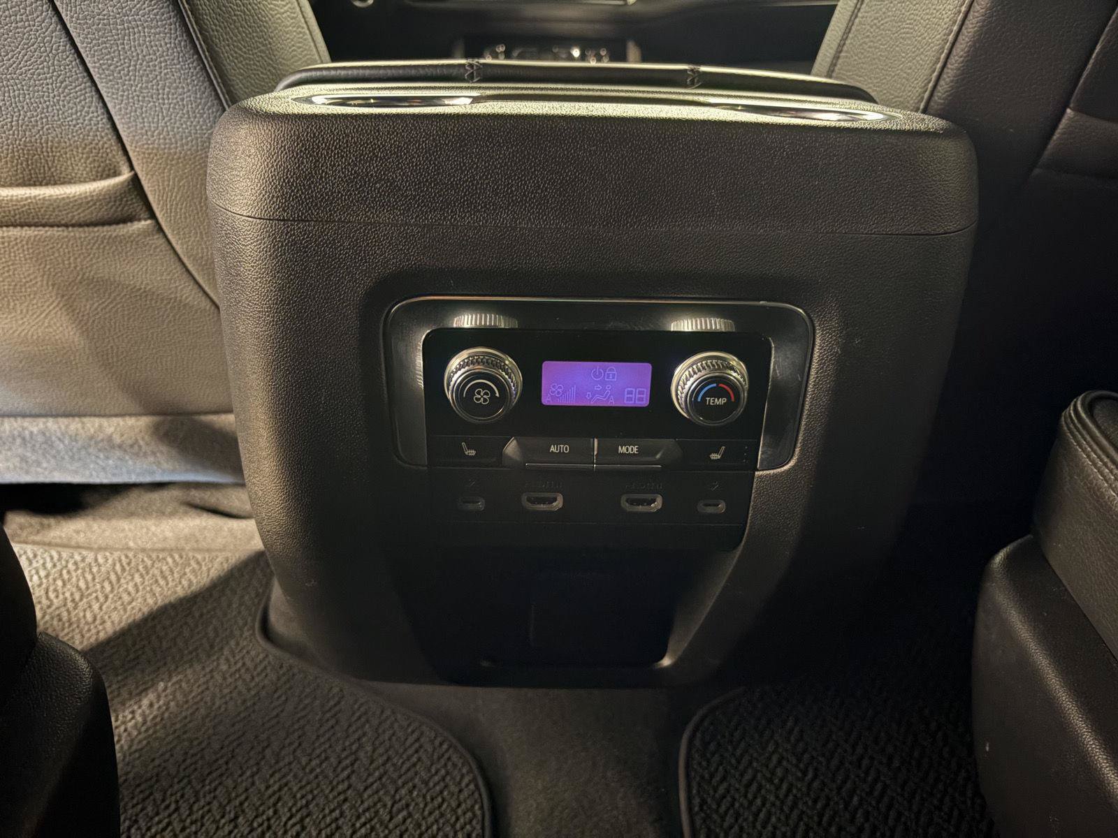 Used 2023 GMC Yukon Denali AWD/4WD image 45